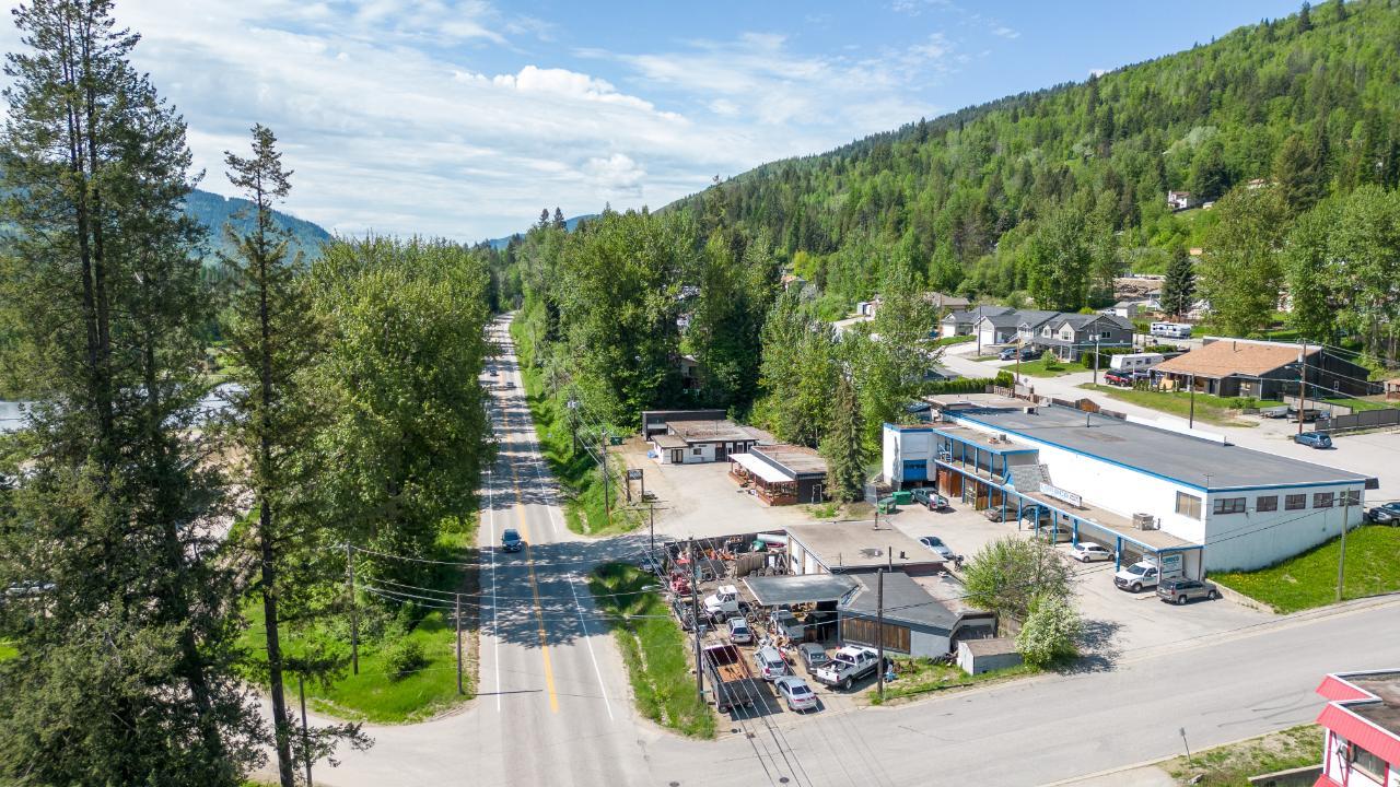 1841 Highway 3b, Village Of Fruitvale, British Columbia  V0G 1L0 - Photo 7 - 2470878
