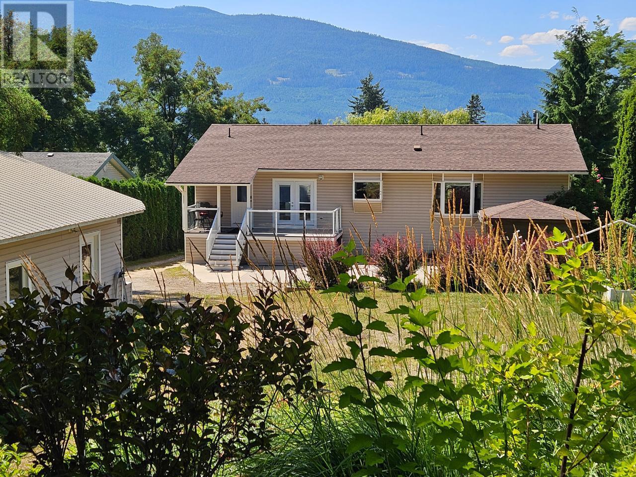 303 Nelson Avenue, Nakusp, British Columbia  V0G 1R0 - Photo 4 - 2475265