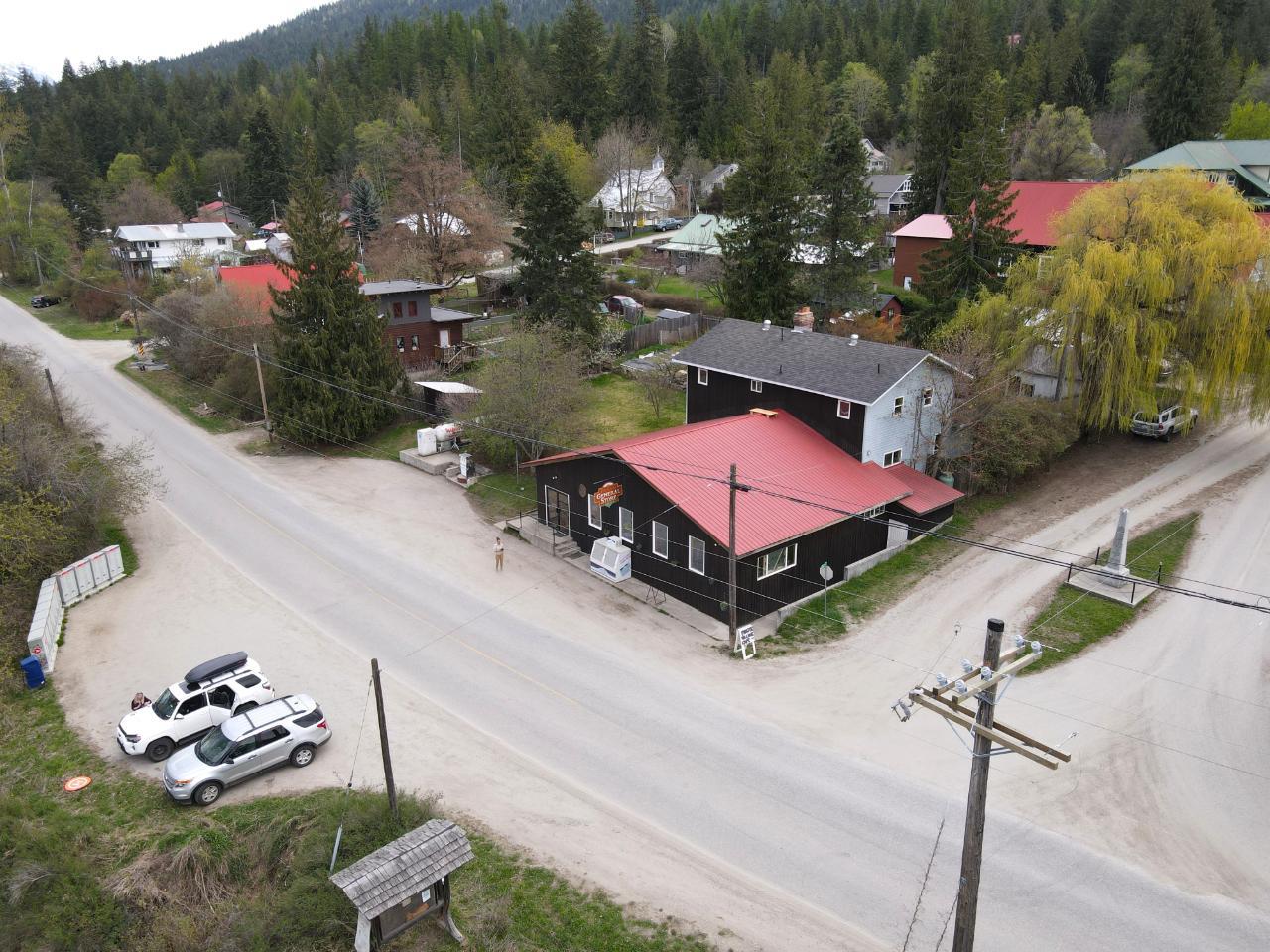 7904 Railway Avenue, Harrop/procter, British Columbia  V0G 1G0 - Photo 11 - 2475353