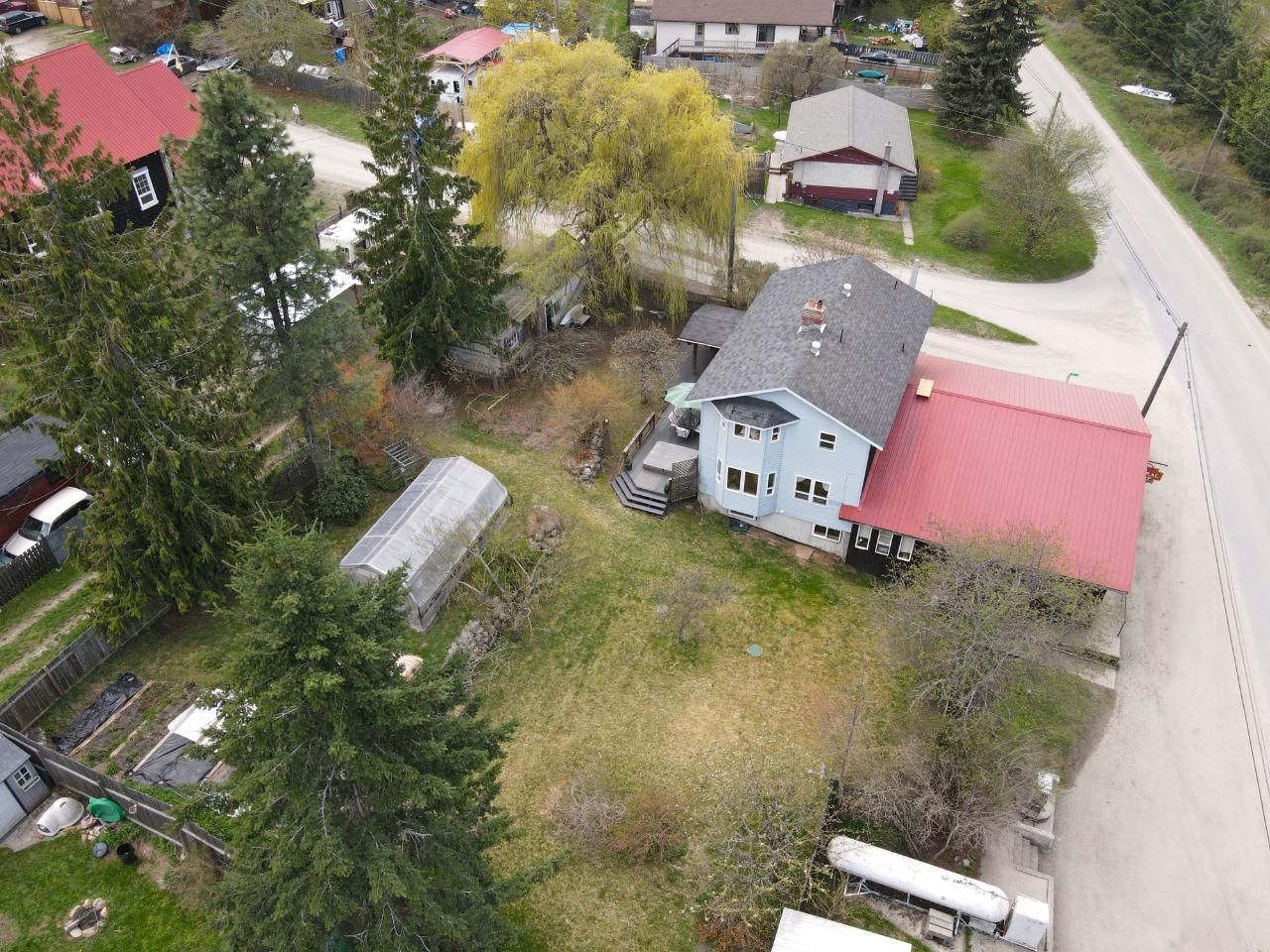 7904 Railway Avenue, Harrop/procter, British Columbia  V0G 1G0 - Photo 5 - 2475353