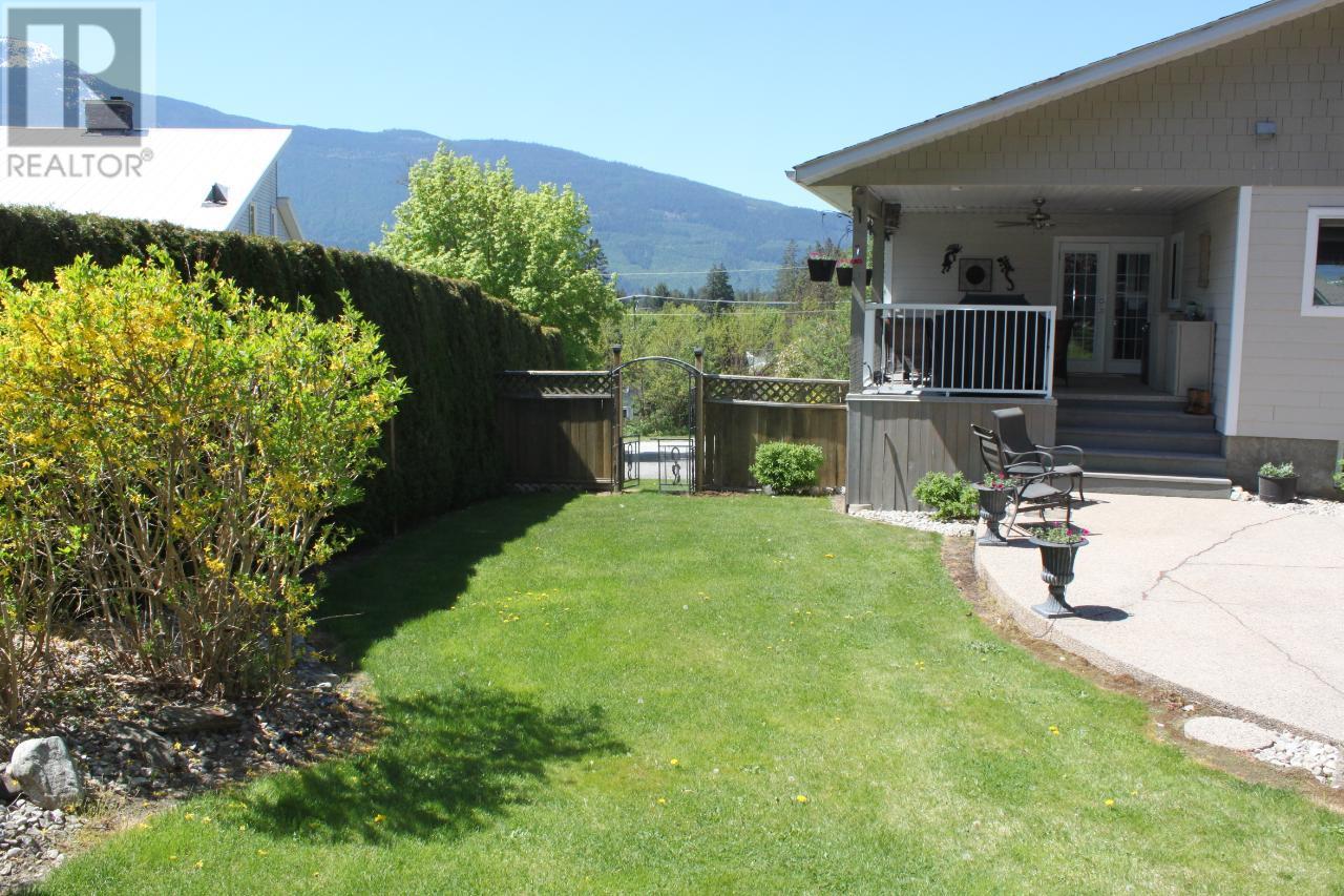 307 Nelson Avenue, Nakusp, British Columbia  V0G 1R0 - Photo 46 - 2475438