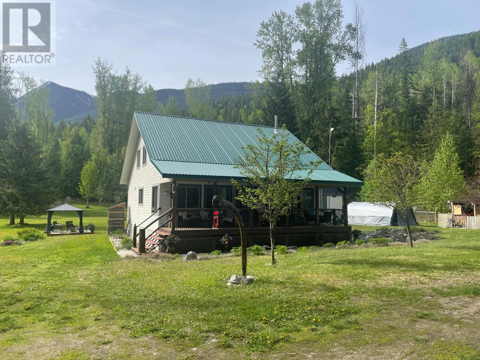 153 Wildwood Road, Nakusp, British Columbia  V0G 1R1 - Photo 1 - 2475635