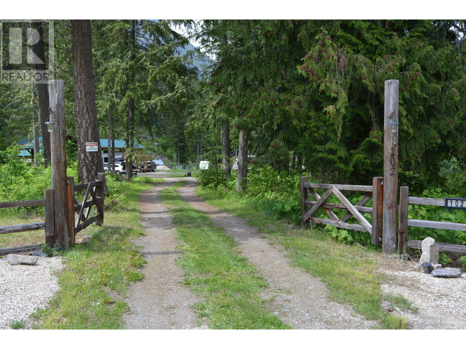 102 Eagles Nest Road, Summit Lake, British Columbia  V0G 1R1 - Photo 2 - 2475829