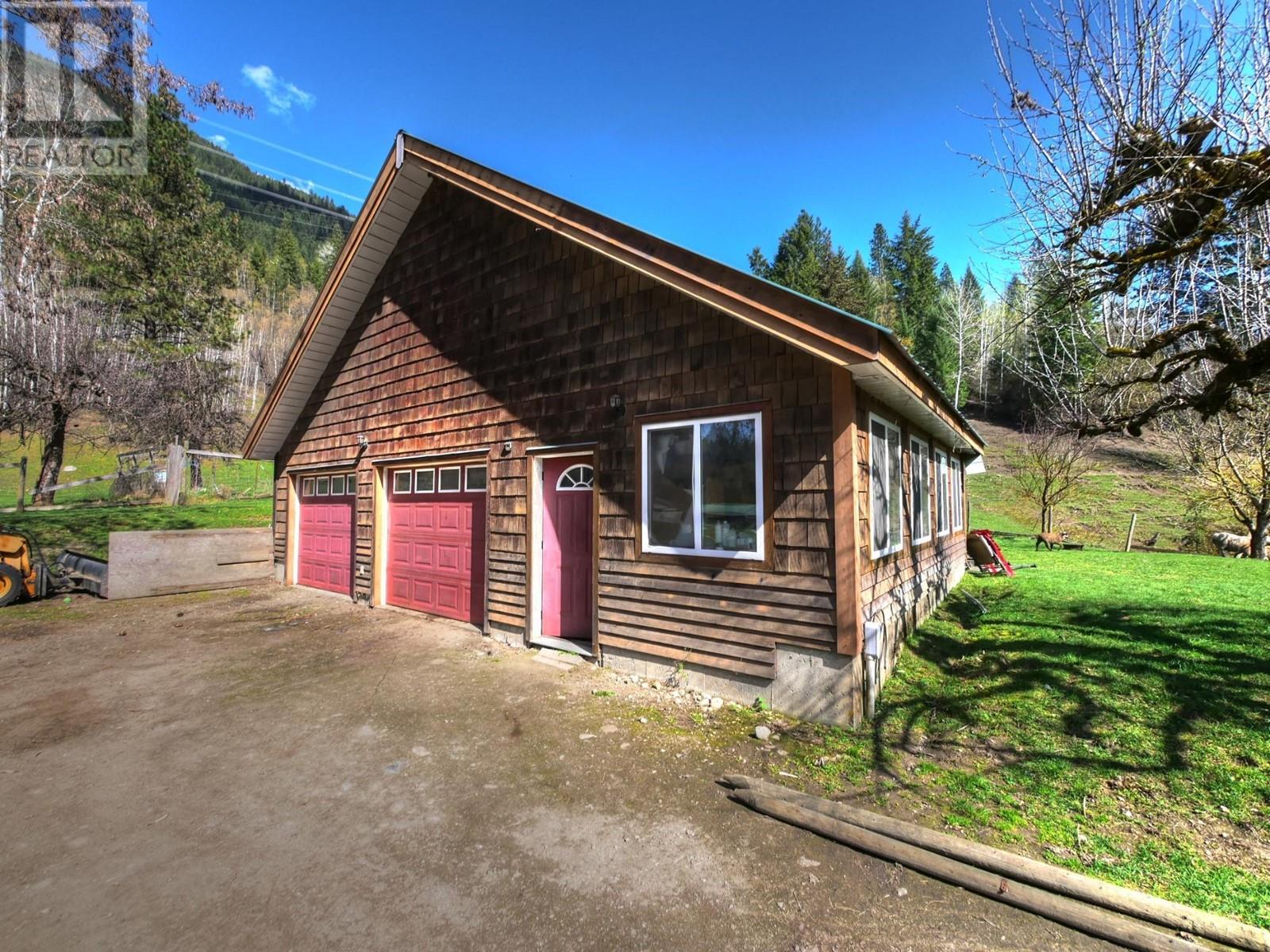 2960 Upper Slocan Park Road, Slocan Park, British Columbia  V0G 2E0 - Photo 11 - 2476269