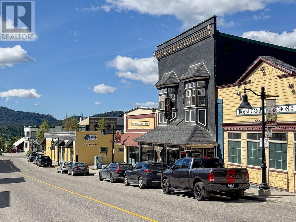 2063 Washington Street, Rossland, British Columbia  V0G 1Y0 - Photo 11 - 2477068