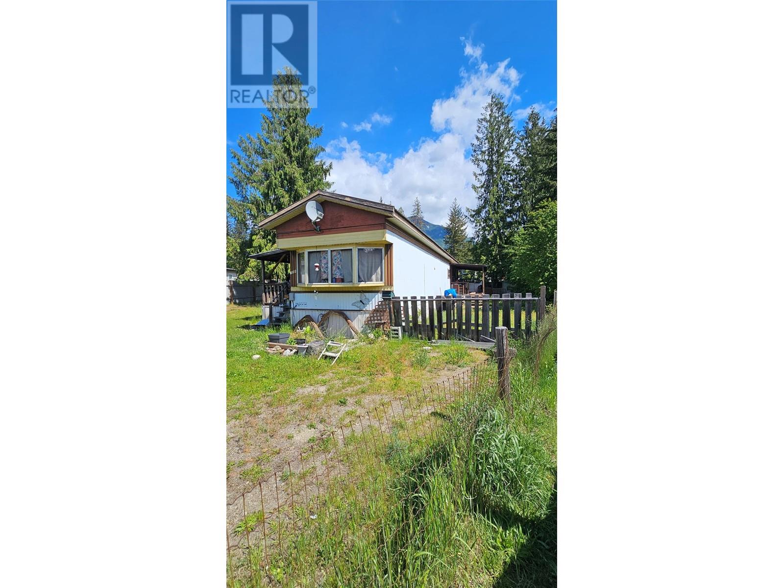 739 9th  Nw Avenue, Nakusp, British Columbia  V0G 1R0 - Photo 13 - 2477152