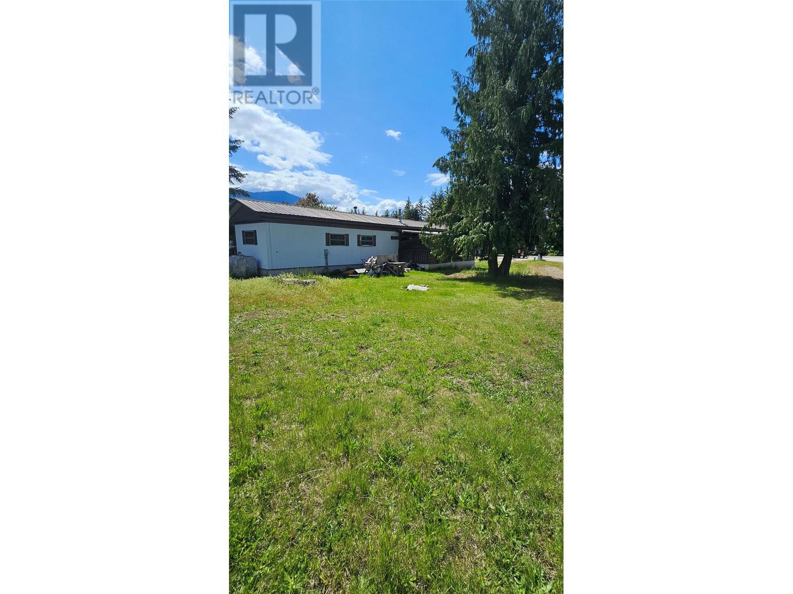 739 9th  Nw Avenue, Nakusp, British Columbia  V0G 1R0 - Photo 15 - 2477152