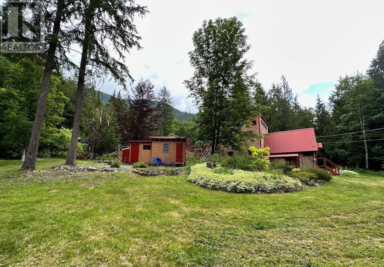 8780 Martens Road, Slocan, British Columbia  V0G 2C0 - Photo 2 - 2476957