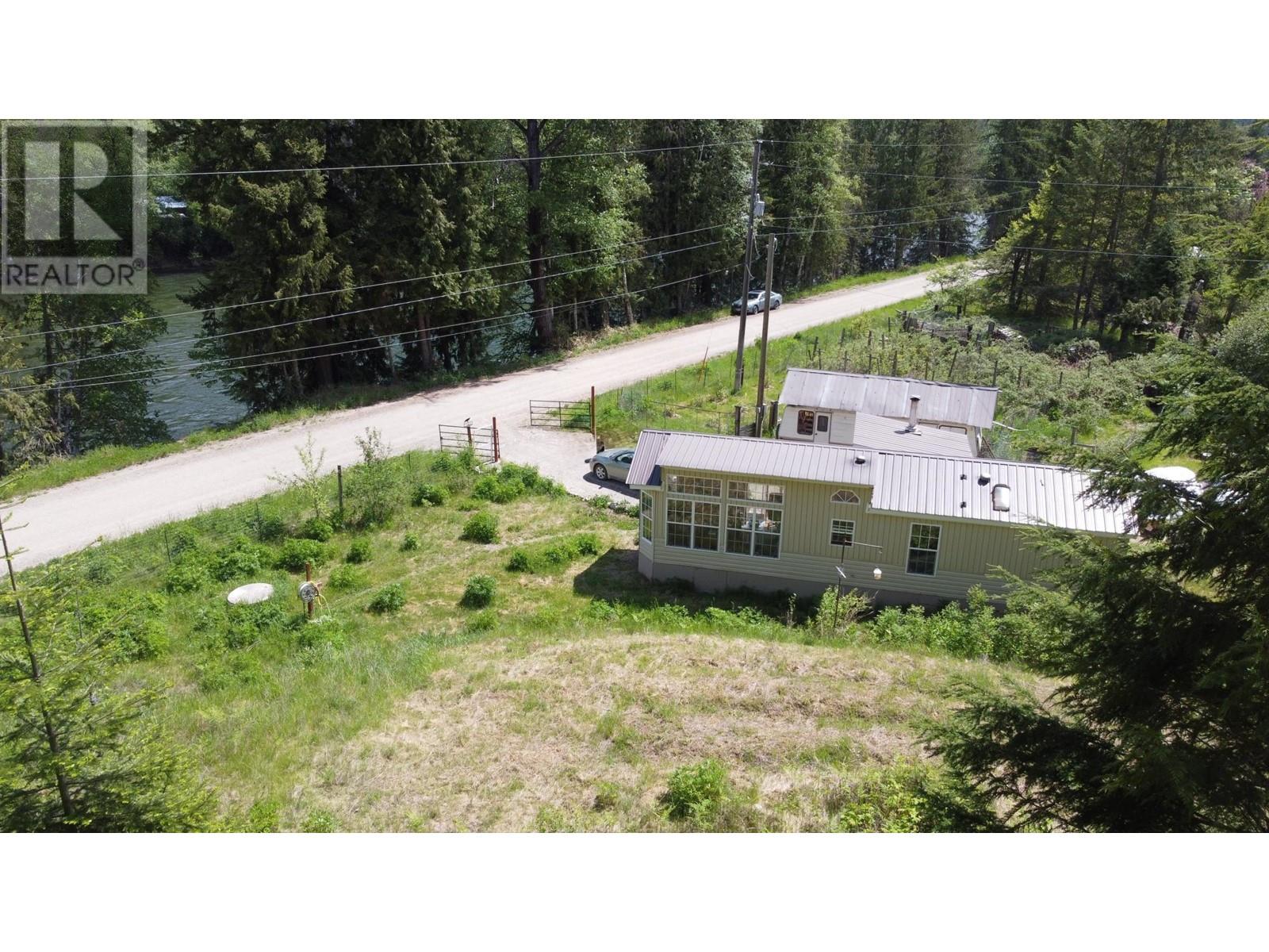 2467 Slocan Valley  West Road, Slocan Park, British Columbia  V0G 2E0 - Photo 11 - 2477224