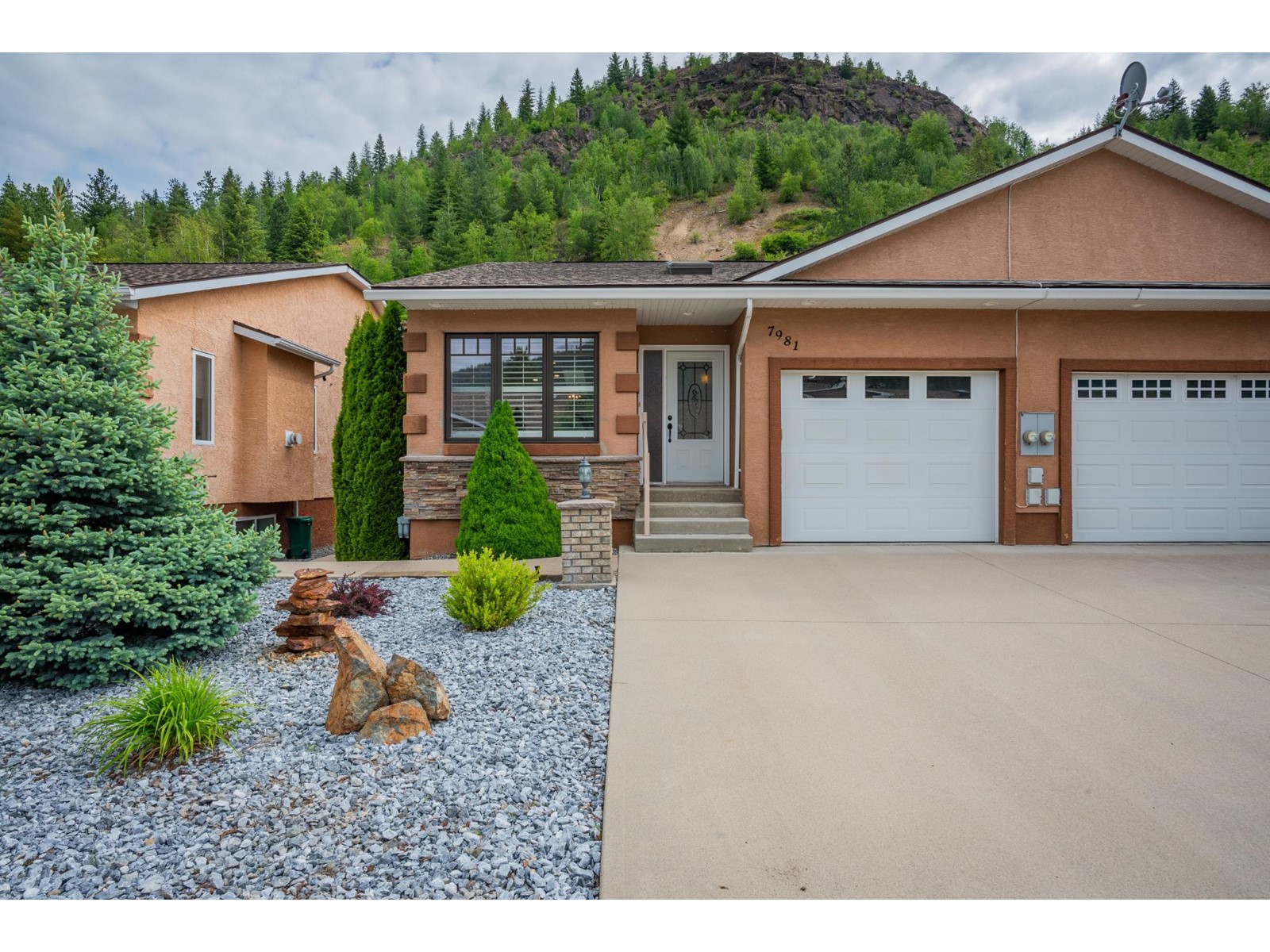 7981 Birchwood Drive, Trail, British Columbia  V1R 4Y3 - Photo 2 - 2477310