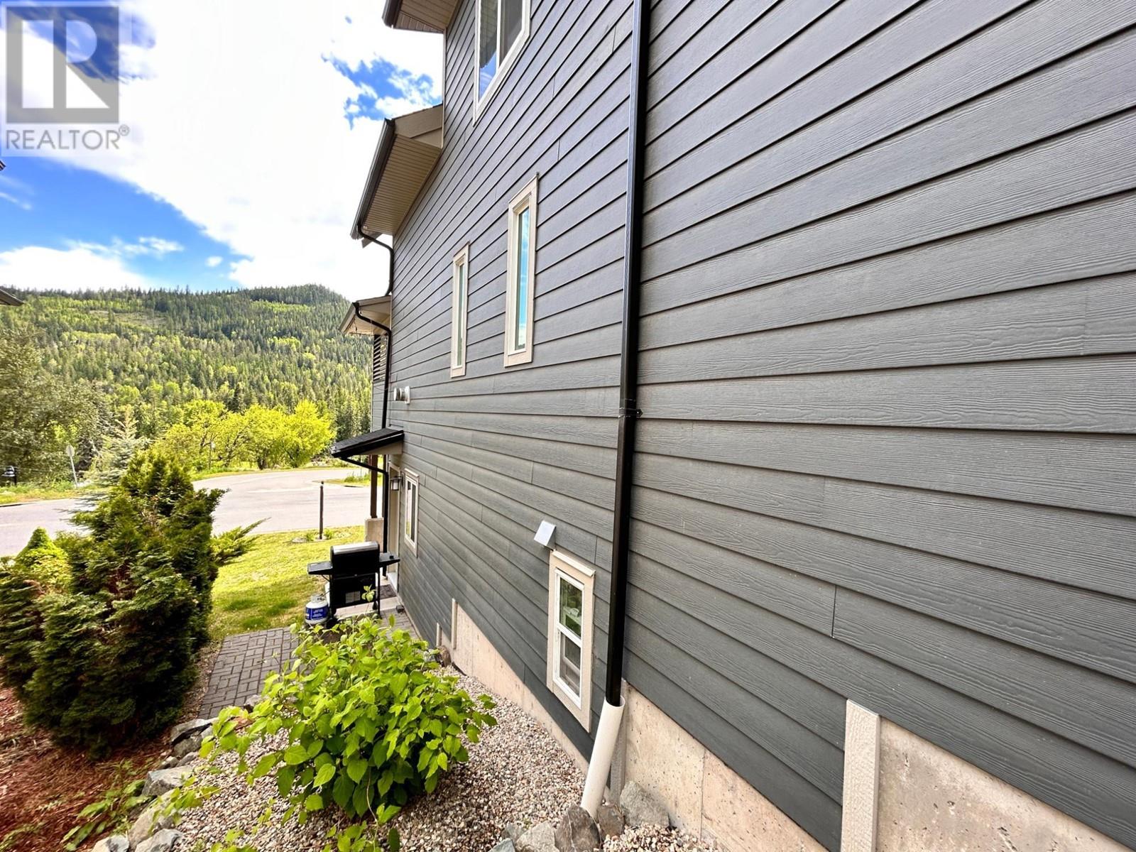 946 Redstone Drive, Rossland, British Columbia  V0G 1Y0 - Photo 8 - 2477477