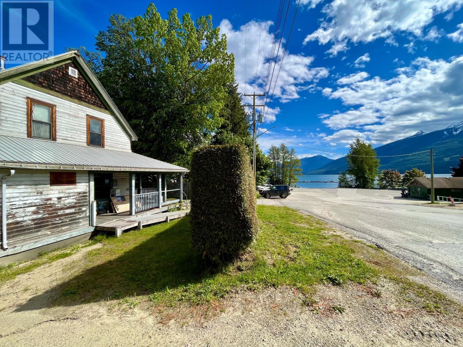 87 Nelson Avenue, Nakusp, British Columbia  V0G 1R0 - Photo 2 - 2477516