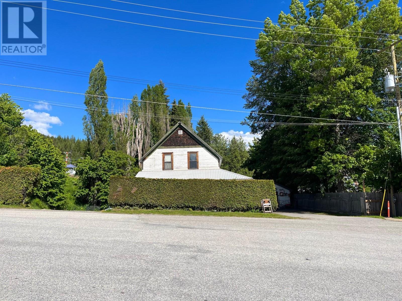 87 Nelson Avenue, Nakusp, British Columbia  V0G 1R0 - Photo 8 - 2477516