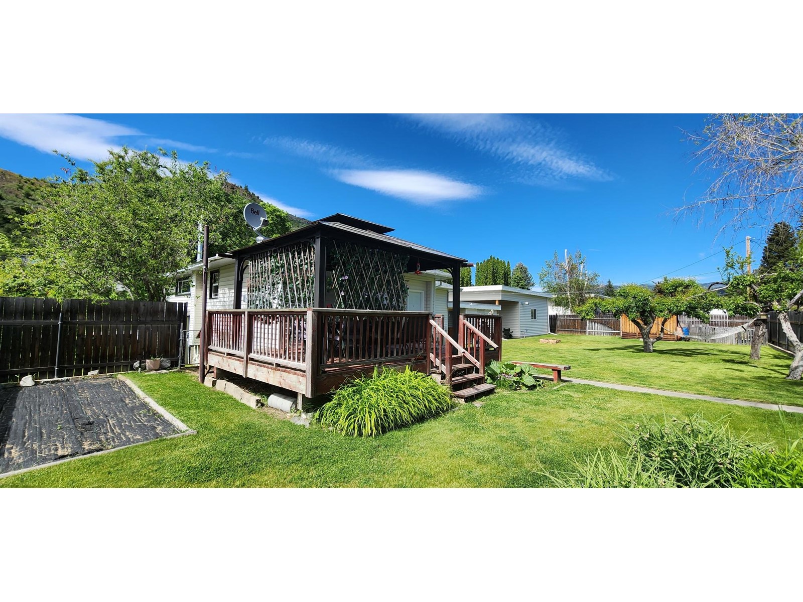 215 9th Avenue, Montrose, British Columbia  V0G 1P0 - Photo 11 - 2477594