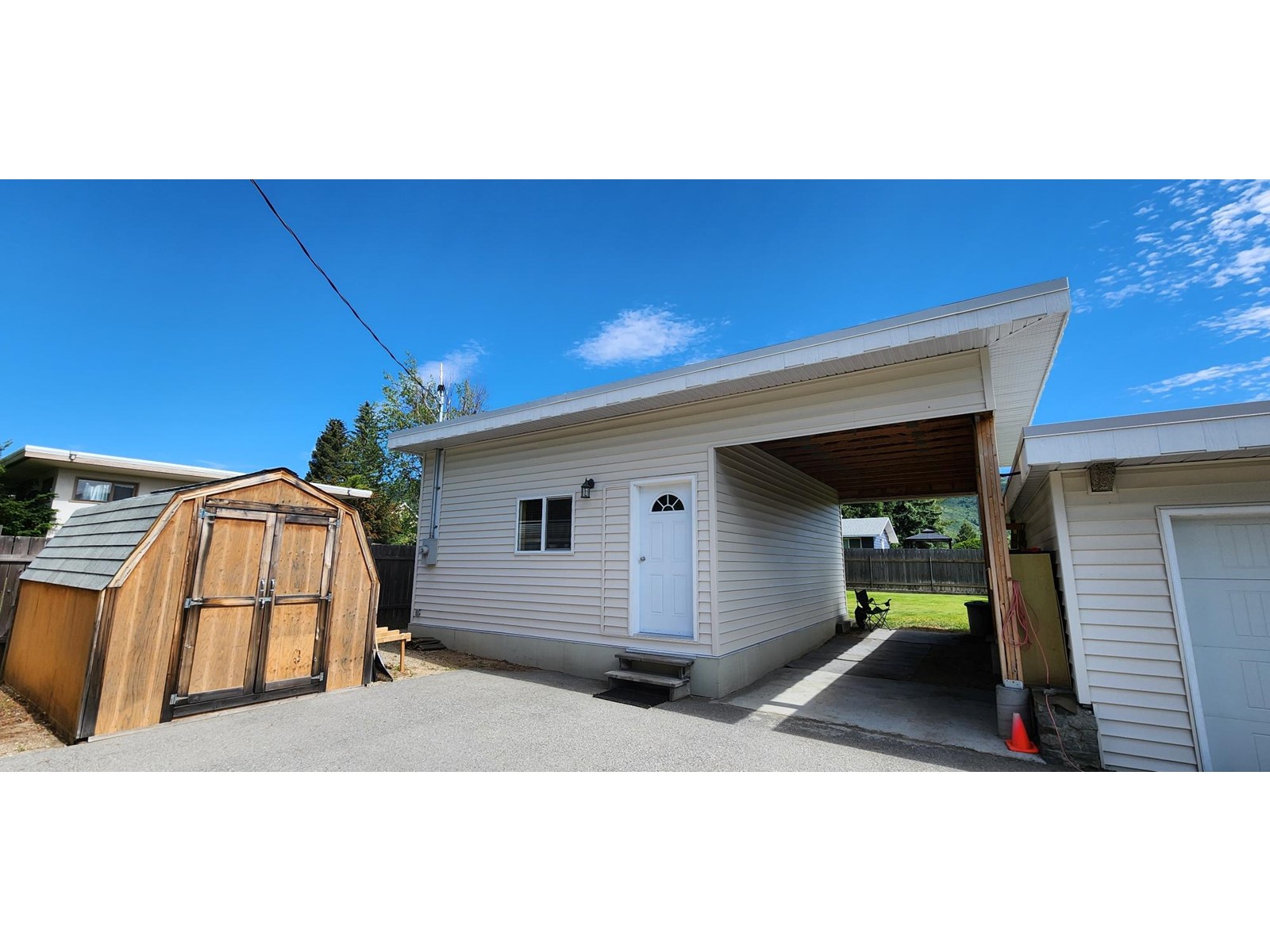 215 9th Avenue, Montrose, British Columbia  V0G 1P0 - Photo 2 - 2477594