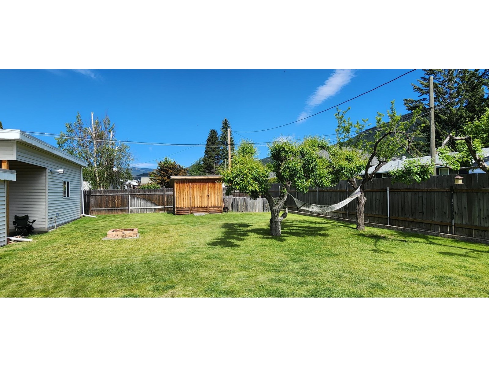 215 9th Avenue, Montrose, British Columbia  V0G 1P0 - Photo 6 - 2477594