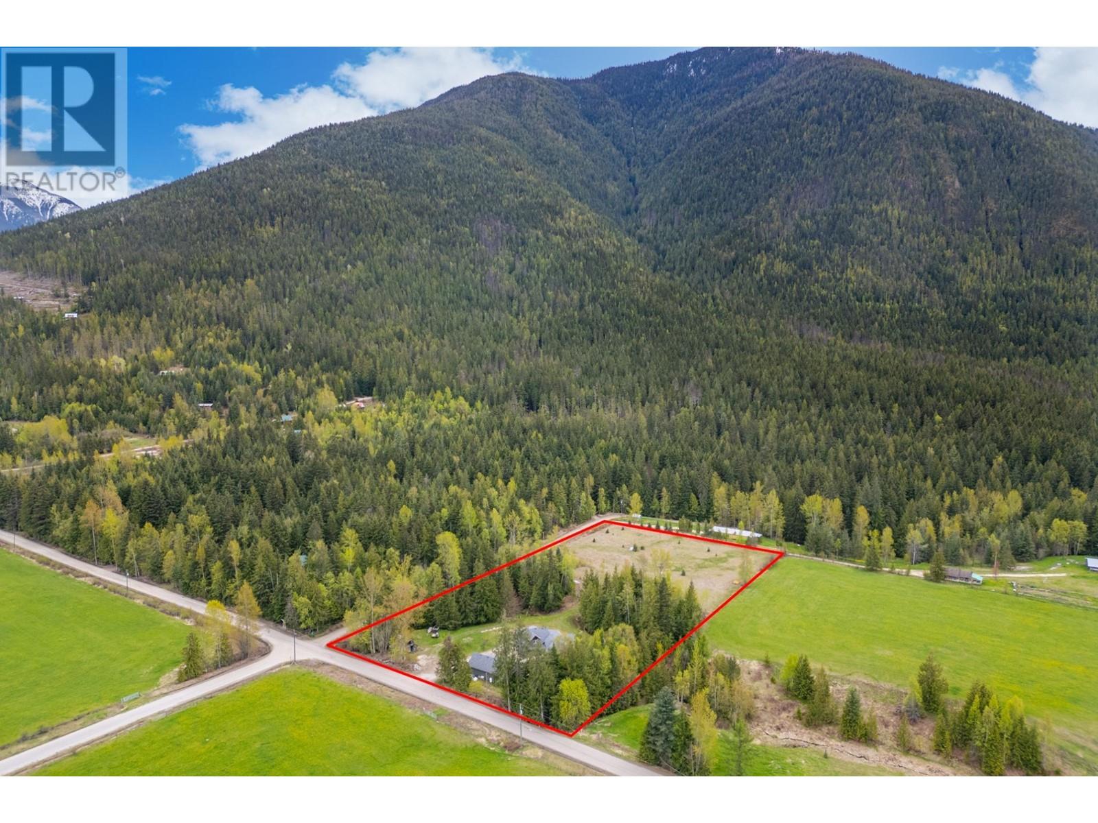 787 Crescent Bay Road, Nakusp, British Columbia  V0G 1R1 - Photo 3 - 2477699