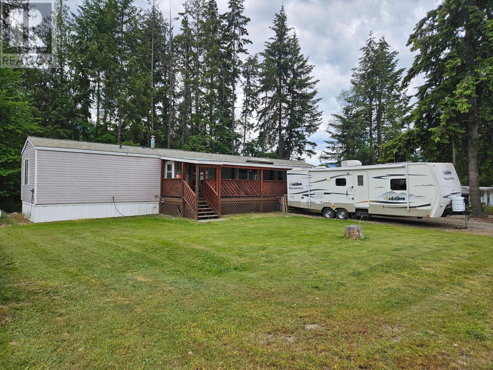 719 9th  Nw Avenue, Nakusp, British Columbia  V0G 1R0 - Photo 1 - 2477718