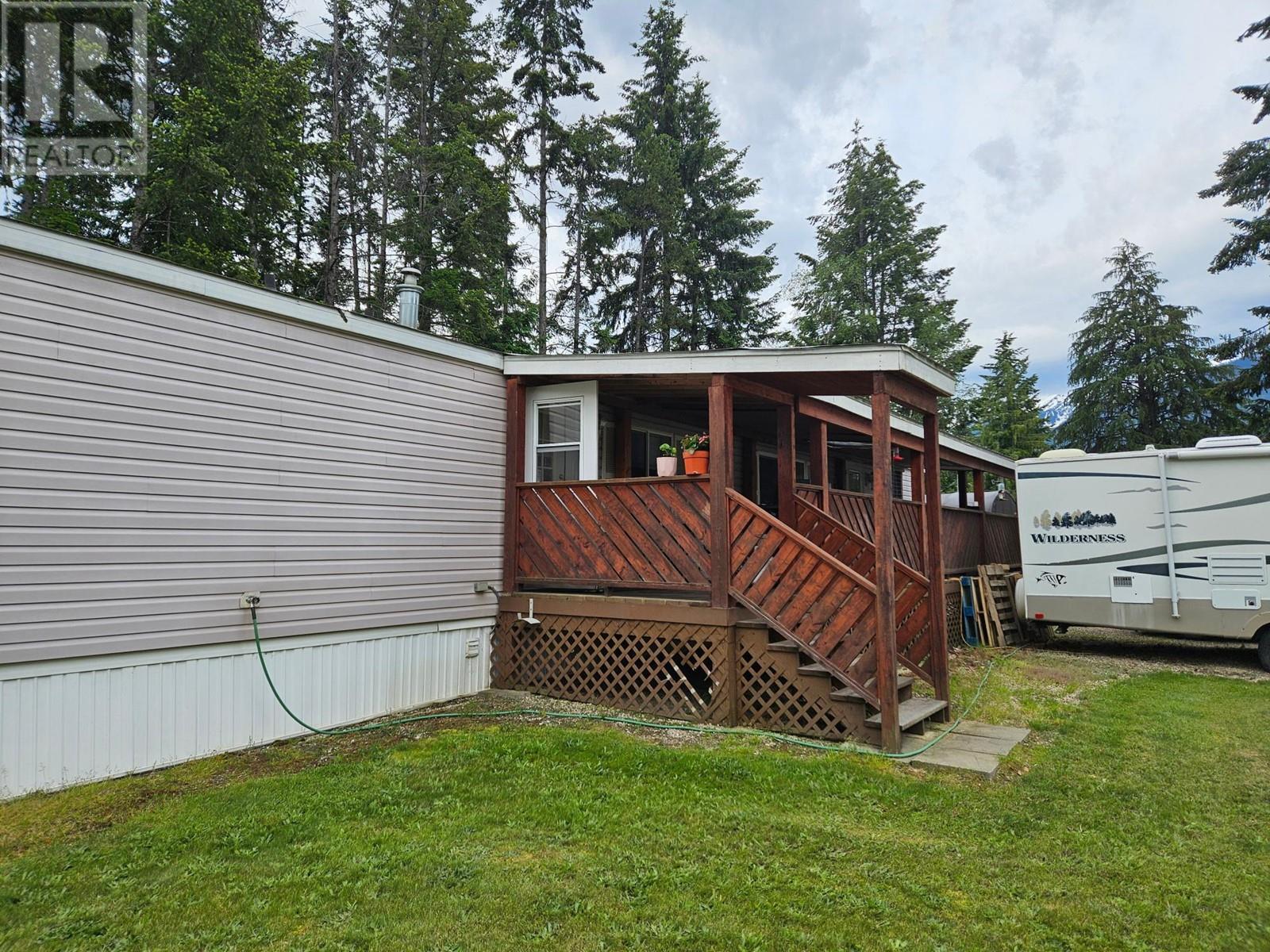 719 9th  Nw Avenue, Nakusp, British Columbia  V0G 1R0 - Photo 2 - 2477718