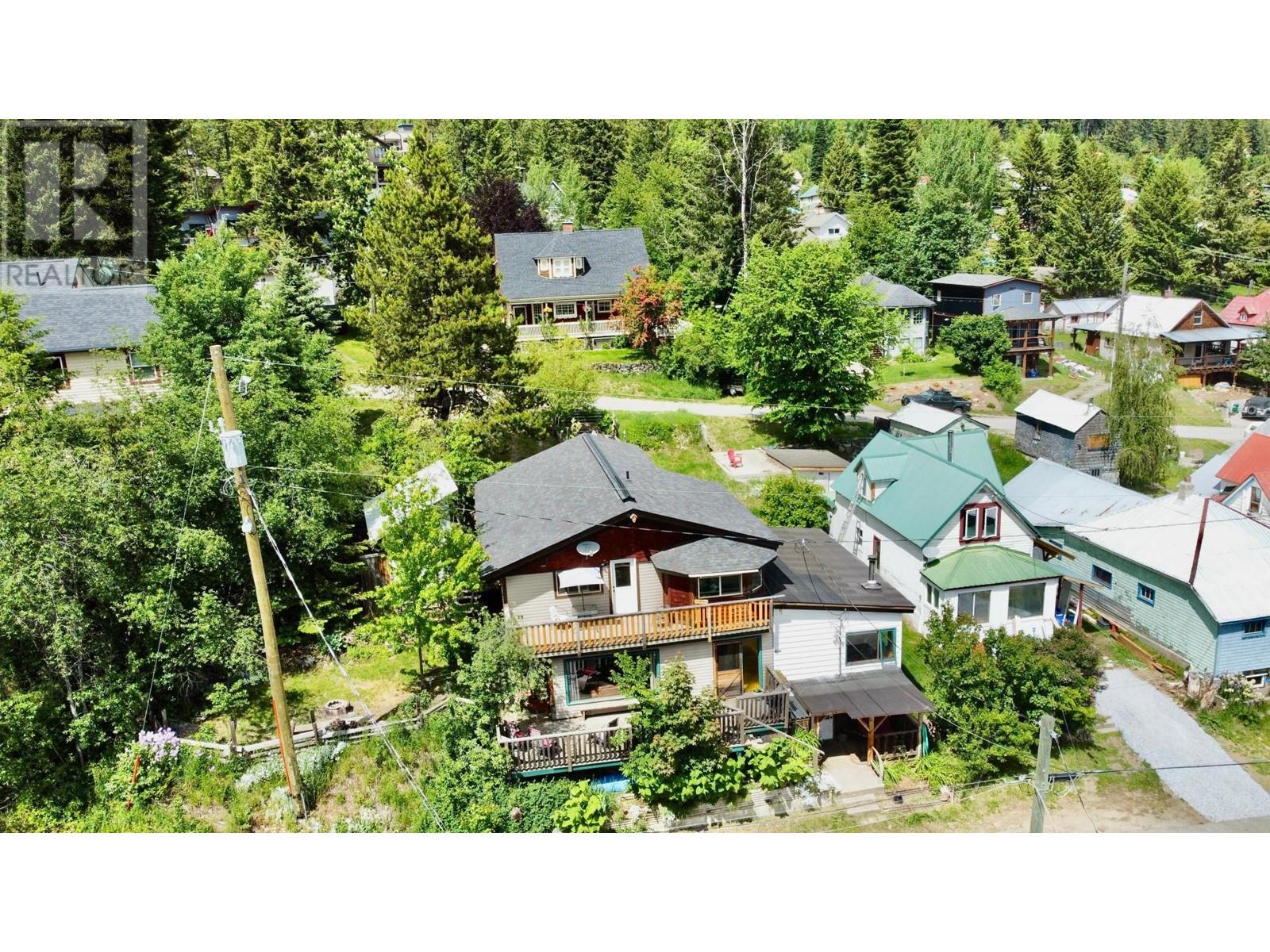 1830 Fourth Avenue, Rossland, British Columbia  V0G 1Y0 - Photo 1 - 2477894