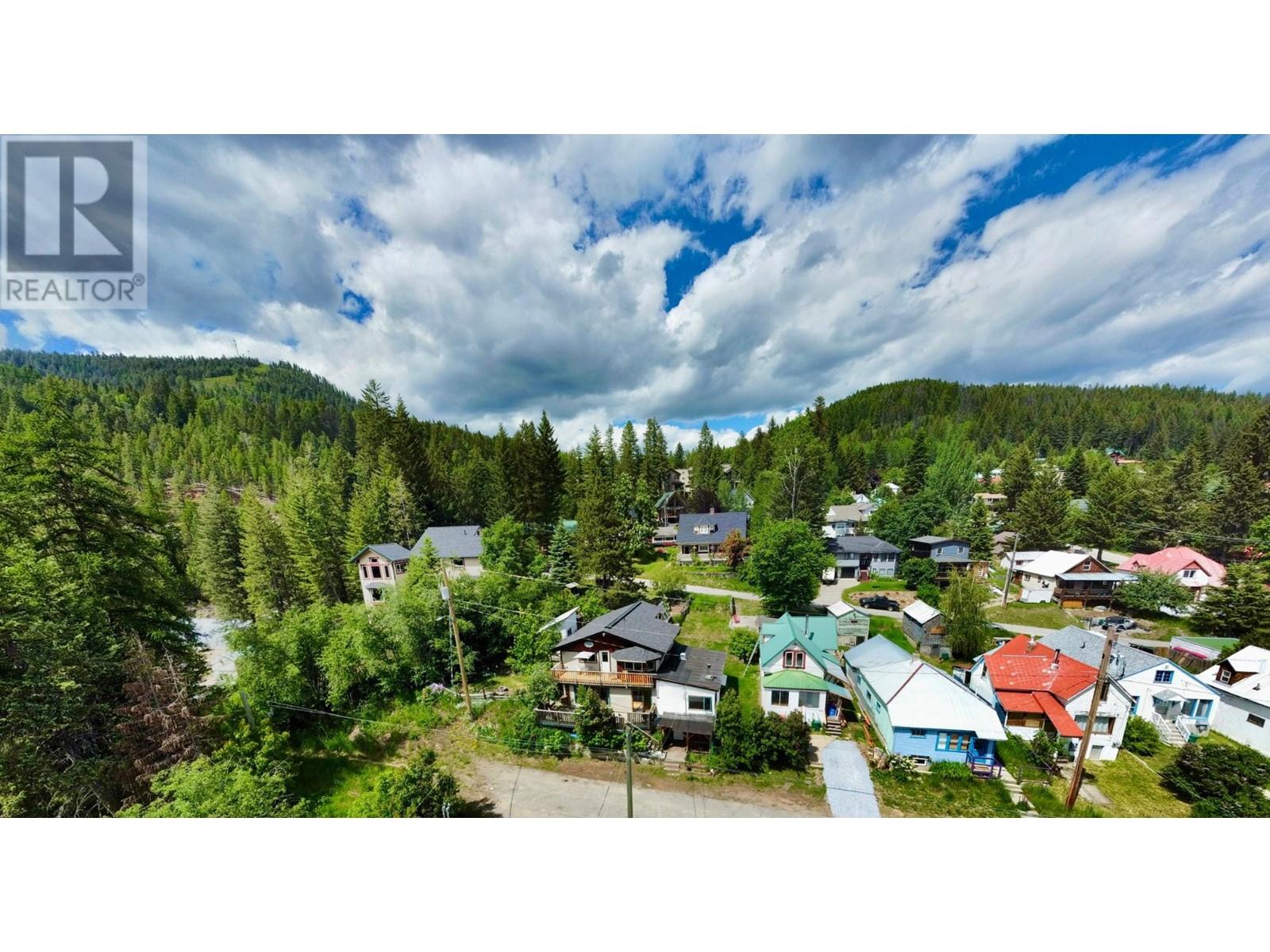 1830 Fourth Avenue, Rossland, British Columbia  V0G 1Y0 - Photo 2 - 2477894