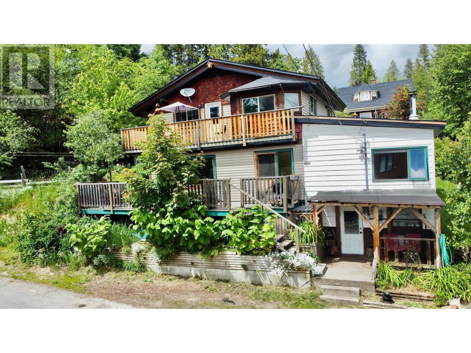 1830 Fourth Avenue, Rossland, British Columbia  V0G 1Y0 - Photo 3 - 2477894