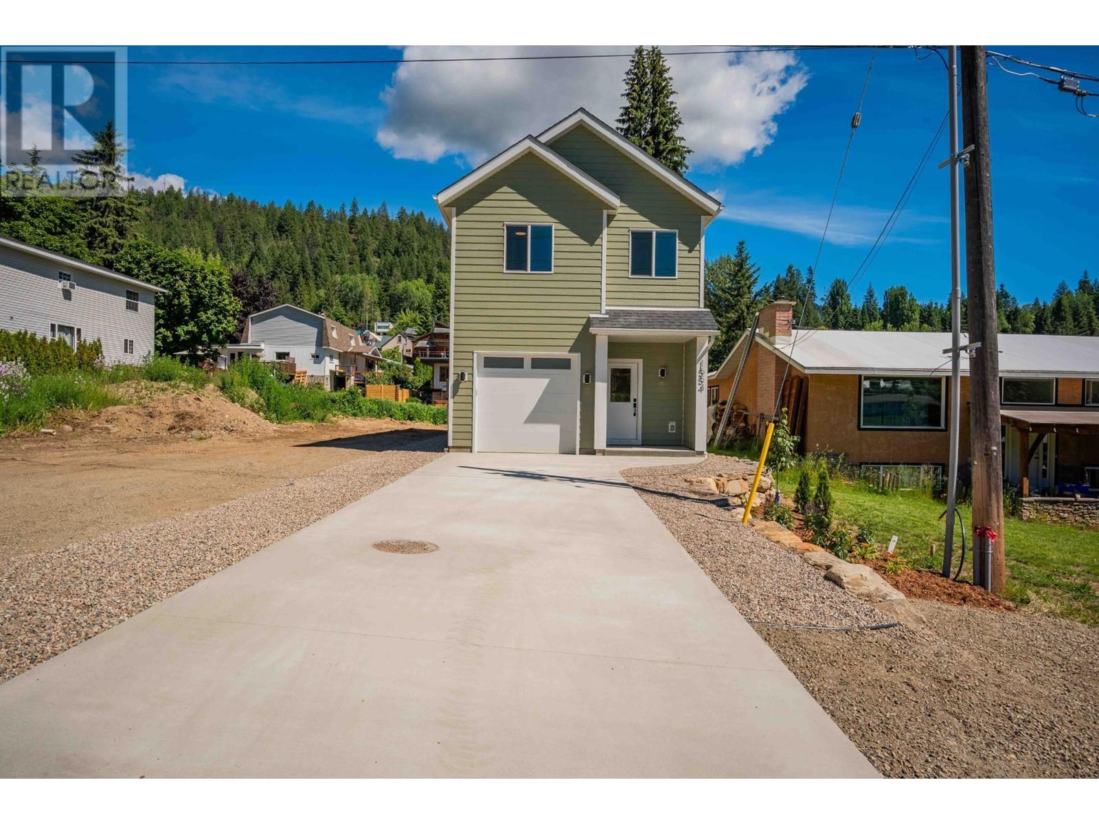 1554 Cook Avenue, Rossland, British Columbia  V0G 1Y0 - Photo 2 - 2477993