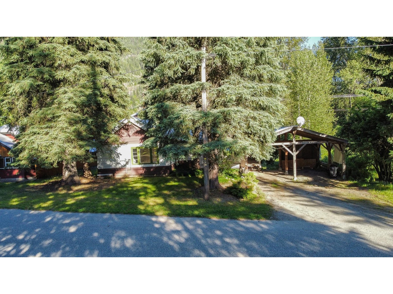 223 Riverside Avenue, Salmo, British Columbia  V0G 1Z0 - Photo 4 - 2478086