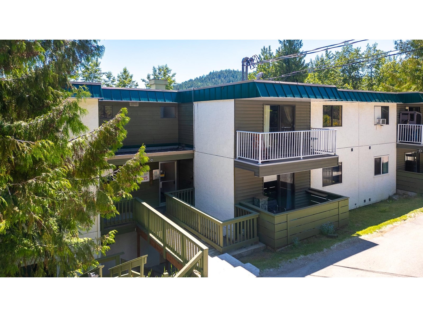 404 - 1611 Nickleplate Road, Rossland, British Columbia  V0G 1Y0 - Photo 2 - 2478100