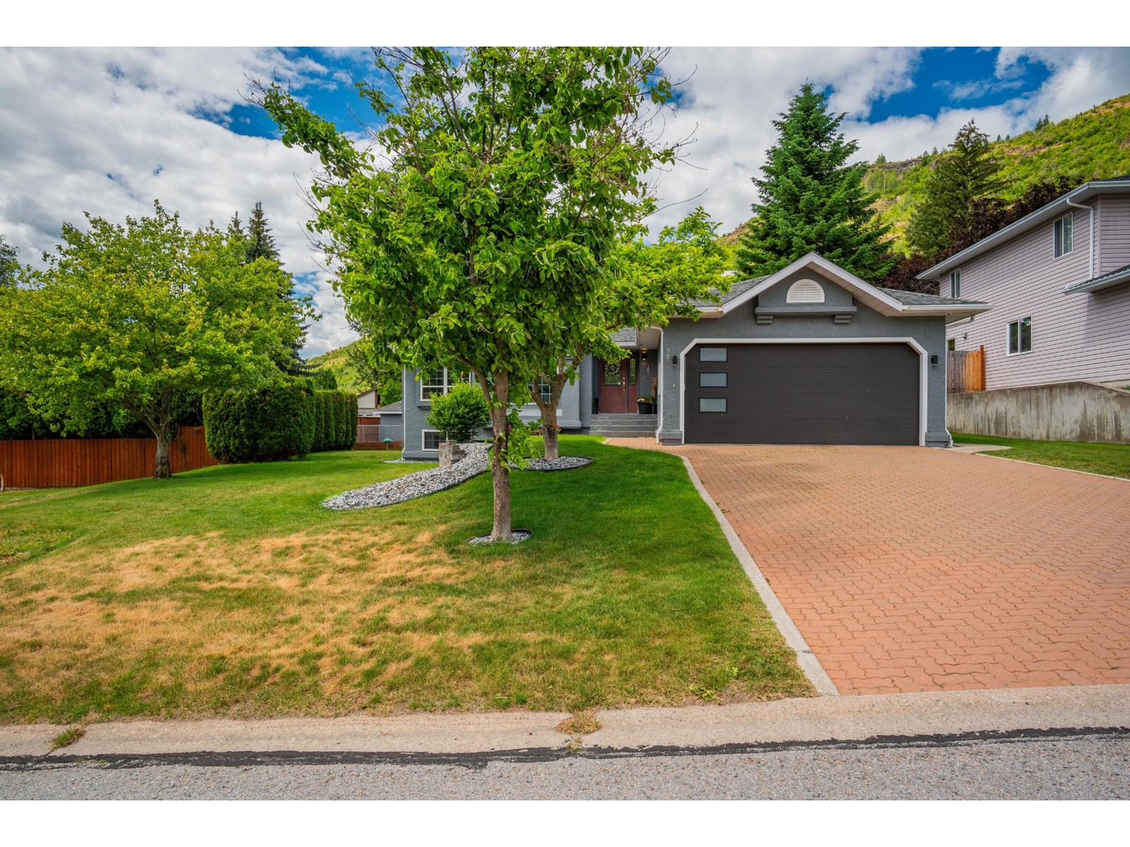 900 7th Street, Montrose, British Columbia  V0G 1P0 - Photo 3 - 2478186