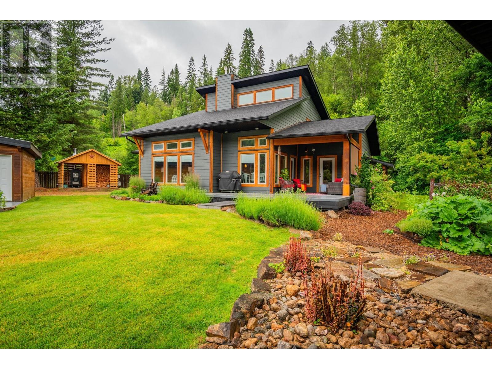 3305 Pass Creek Road, Castlegar, British Columbia  V0G 1H2 - Photo 3 - 2478288