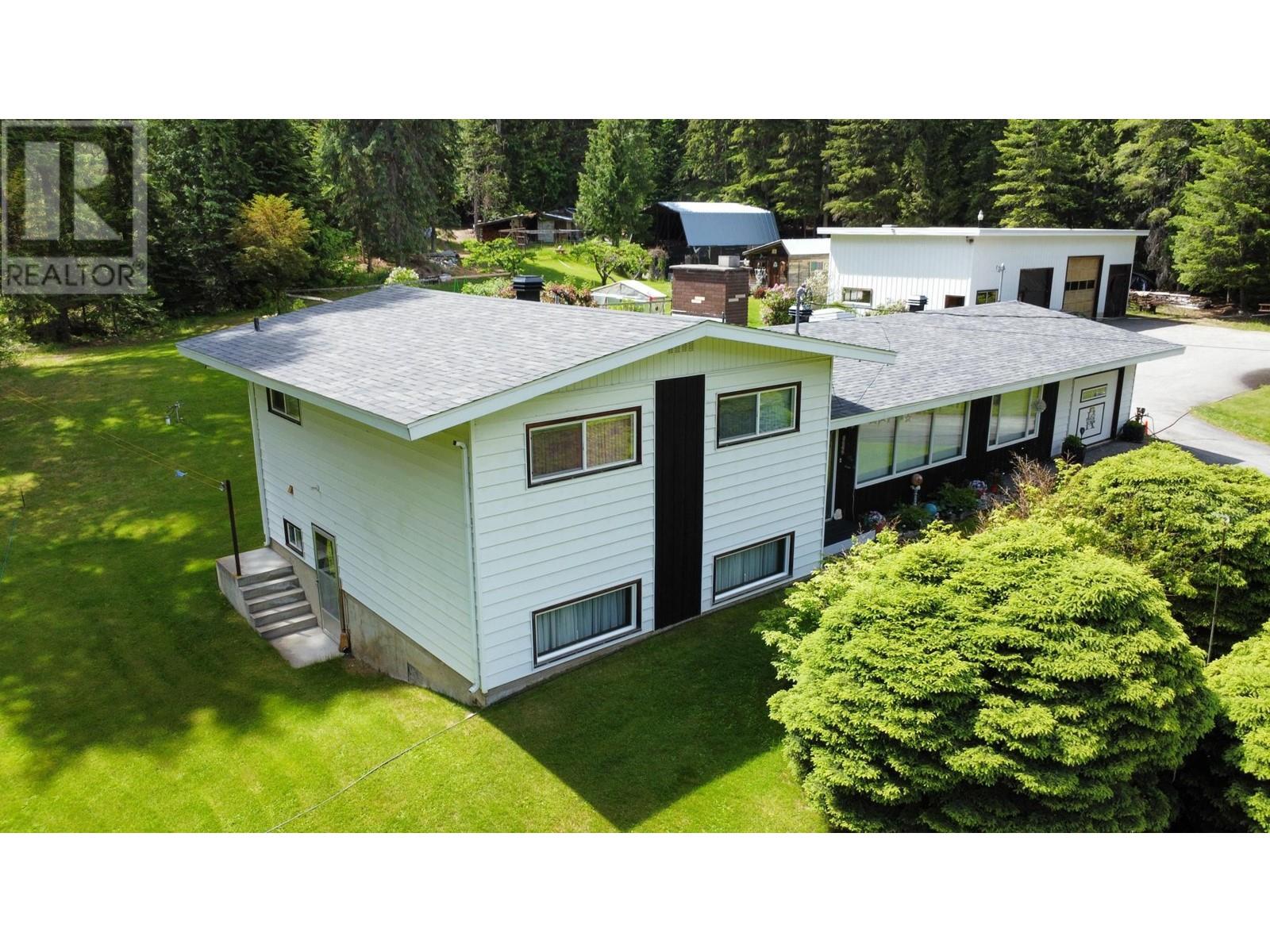 3765 Passmore Upper Road, Passmore, British Columbia  V0G 2J0 - Photo 1 - 2478280