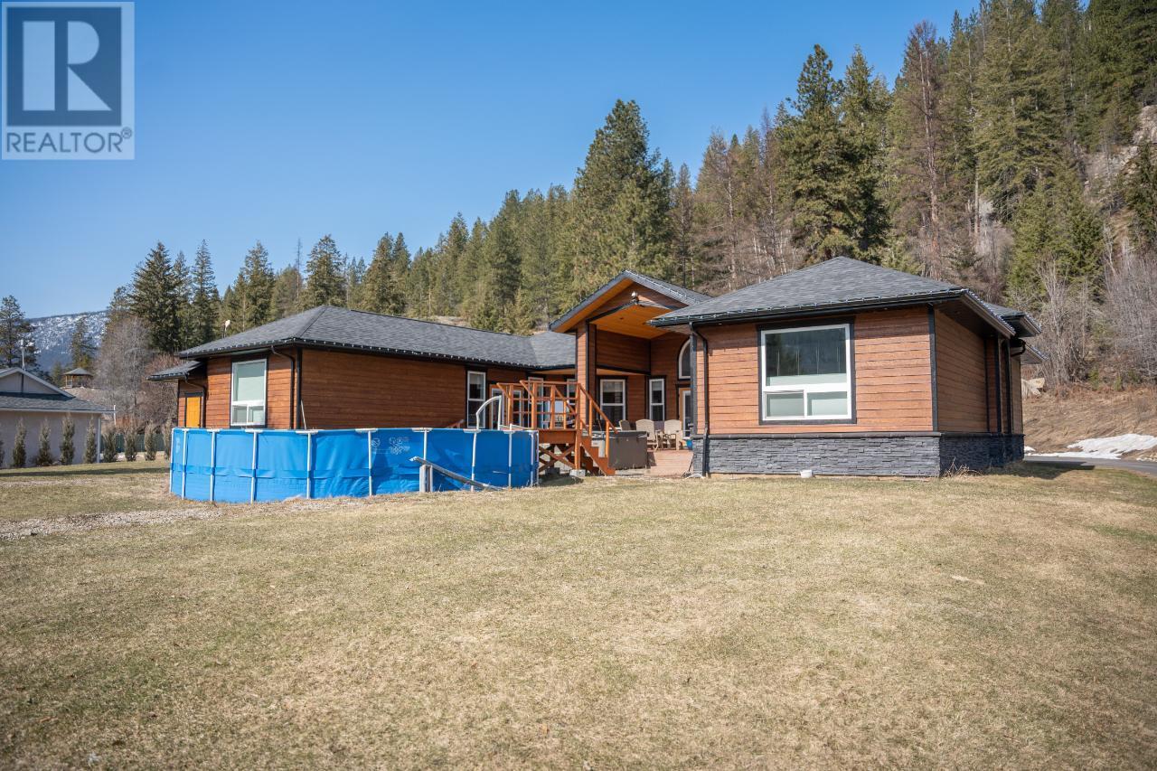 2977 Upper Levels Road, Castlegar, British Columbia  V0G 1X0 - Photo 45 - 2478585