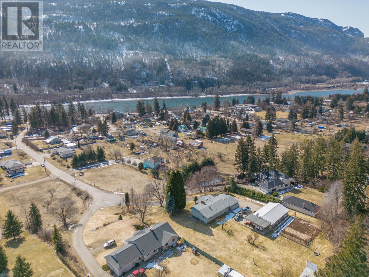 2977 Upper Levels Road, Castlegar, British Columbia  V0G 1X0 - Photo 50 - 2478585