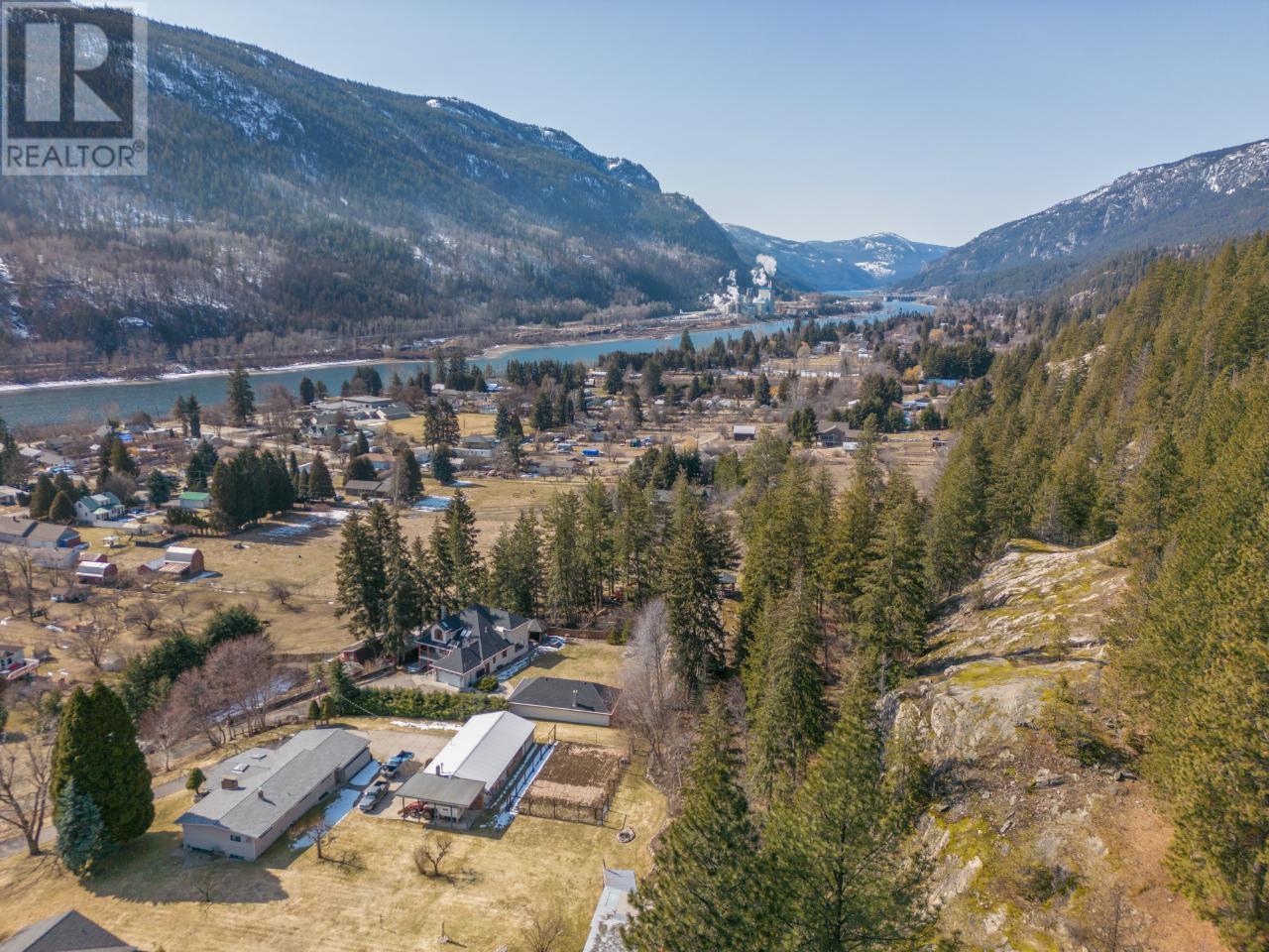 2977 Upper Levels Road, Castlegar, British Columbia  V0G 1X0 - Photo 51 - 2478585