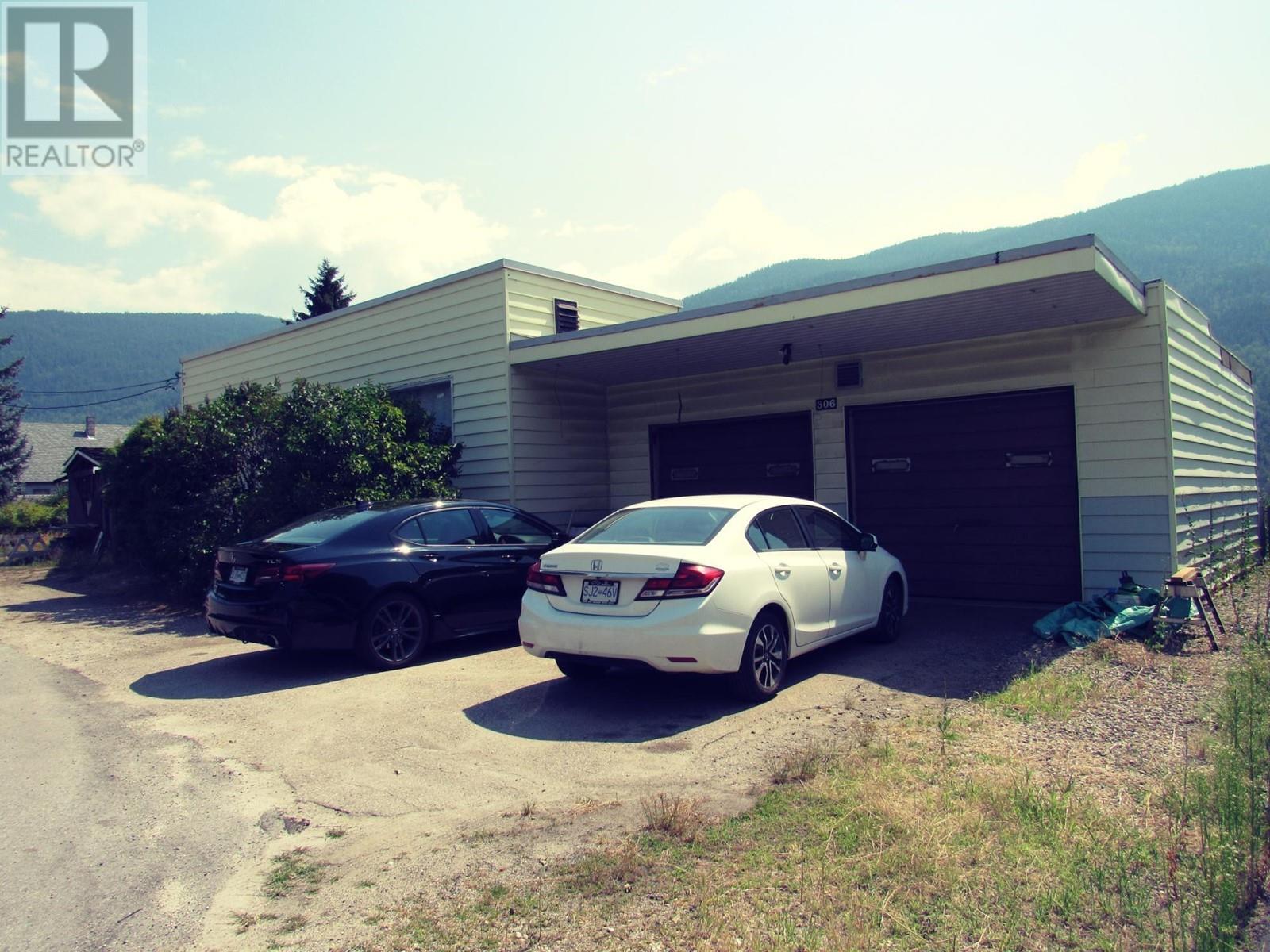 306 15th Avenue, Genelle, British Columbia  V0G 1G0 - Photo 2 - 2479067