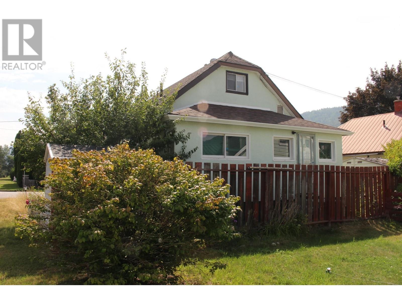 1889 Bowser Street, Trail, British Columbia  V1R 2Z5 - Photo 6 - 2479183