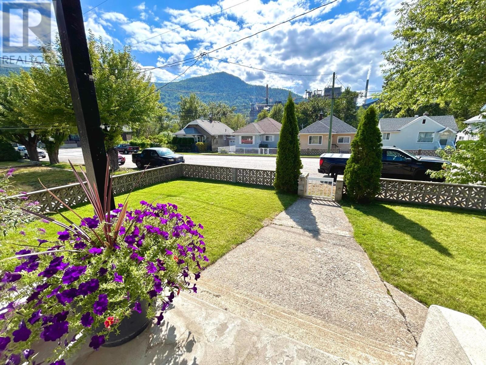 1217 Columbia Avenue, Trail, British Columbia  V1R 1J3 - Photo 4 - 2479252