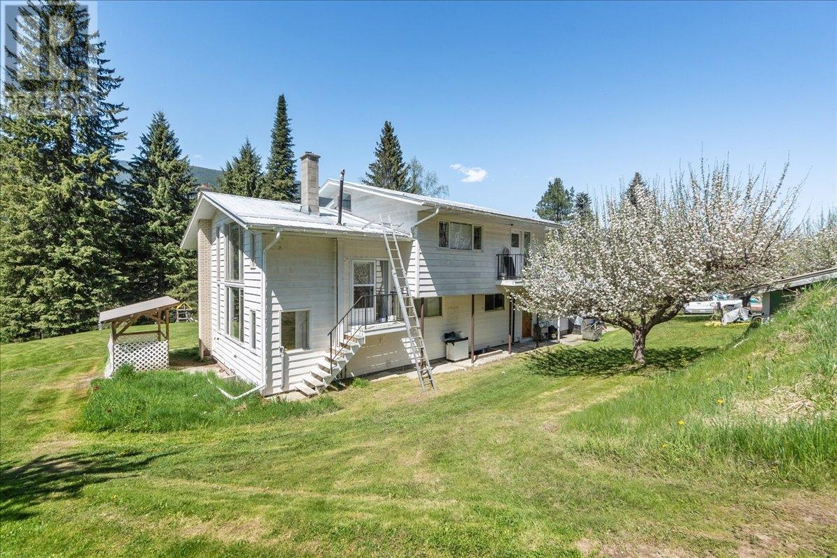 6943 Kanigan Road, Appledale, British Columbia  V0G 2J0 - Photo 13 - 2479318