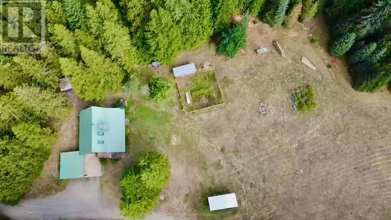 8001 Forrister Road, Ymir, British Columbia  V0G 2K0 - Photo 10 - 2479338