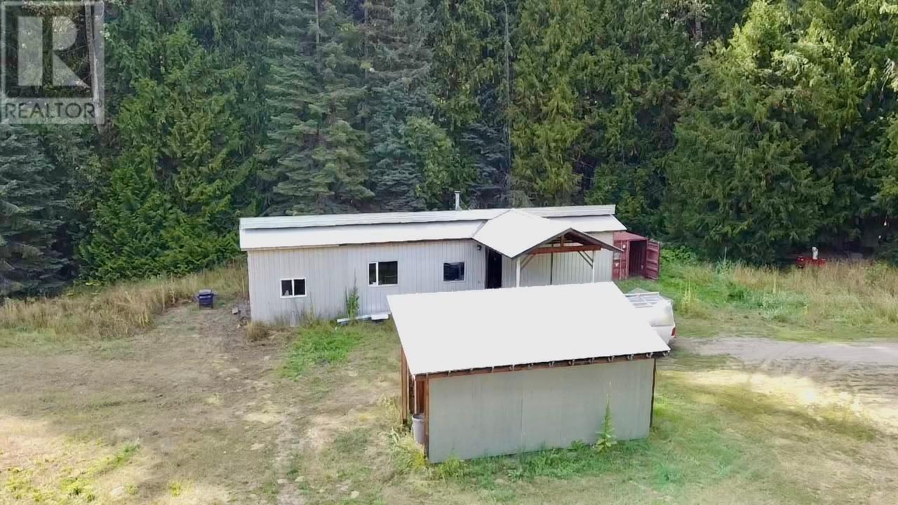 8001 Forrister Road, Ymir, British Columbia  V0G 2K0 - Photo 7 - 2479338