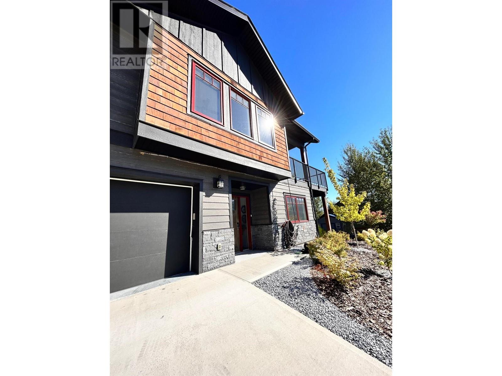 908 Redstone Drive, Rossland, British Columbia  V0G 1Y0 - Photo 2 - 2479481