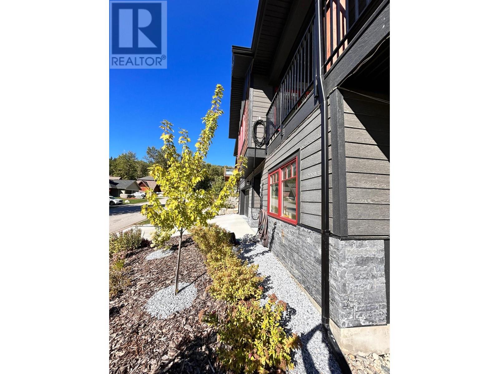 908 Redstone Drive, Rossland, British Columbia  V0G 1Y0 - Photo 3 - 2479481