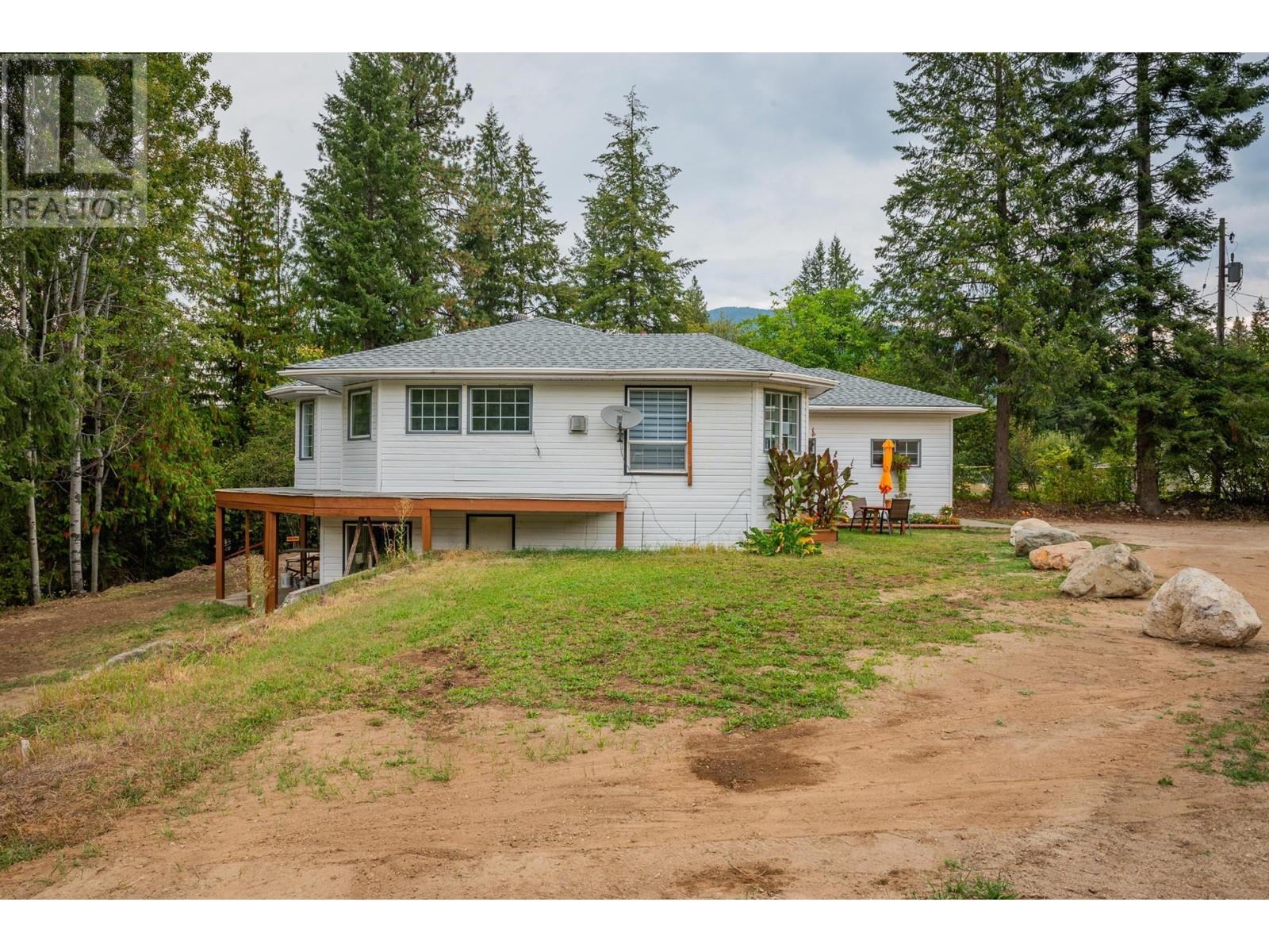 2697 Osachoff Road, South Slocan, British Columbia  V0G 2G0 - Photo 9 - 2479557