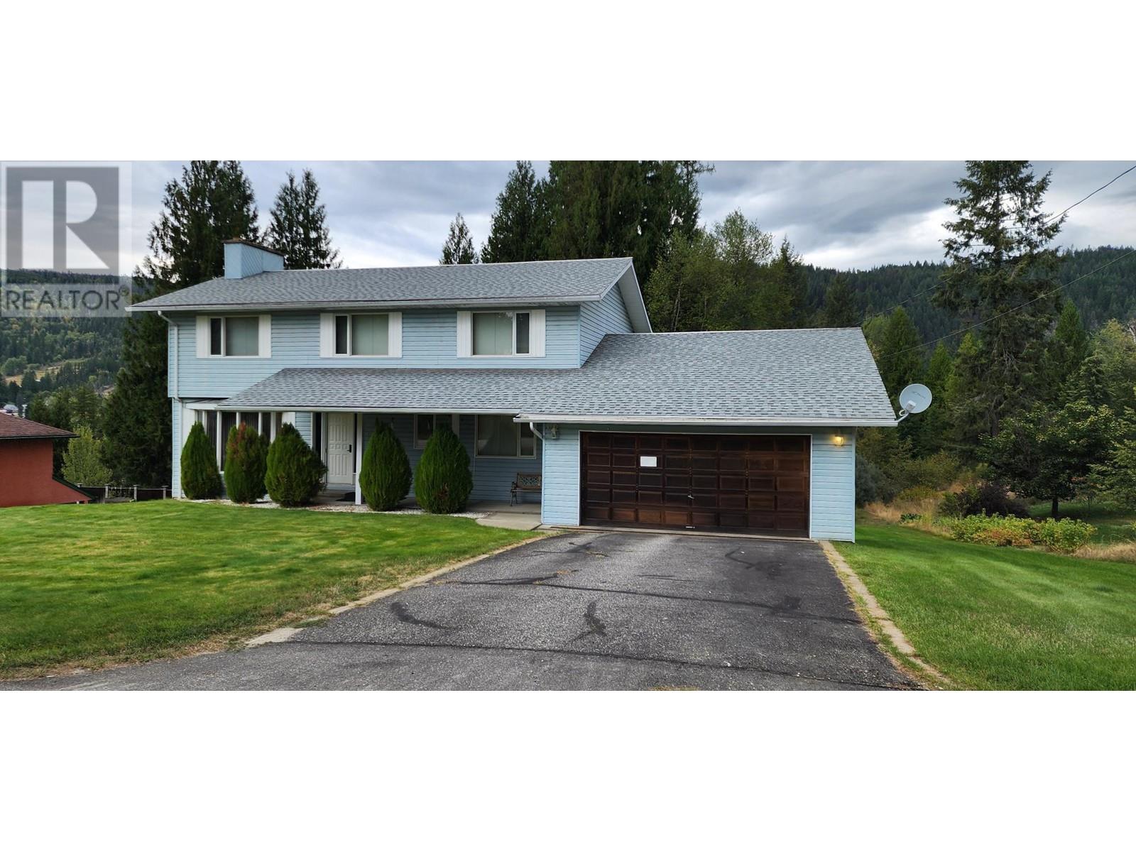 1975 Old Salmo Road, Fruitvale, British Columbia  V0G 1L1 - Photo 1 - 2479567