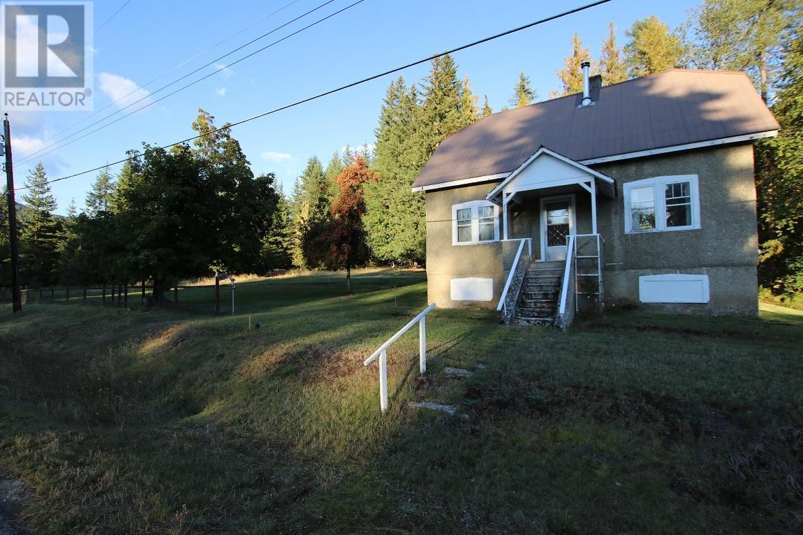 431 Alexander Road, Nakusp, British Columbia  V0G 1R1 - Photo 2 - 2479710