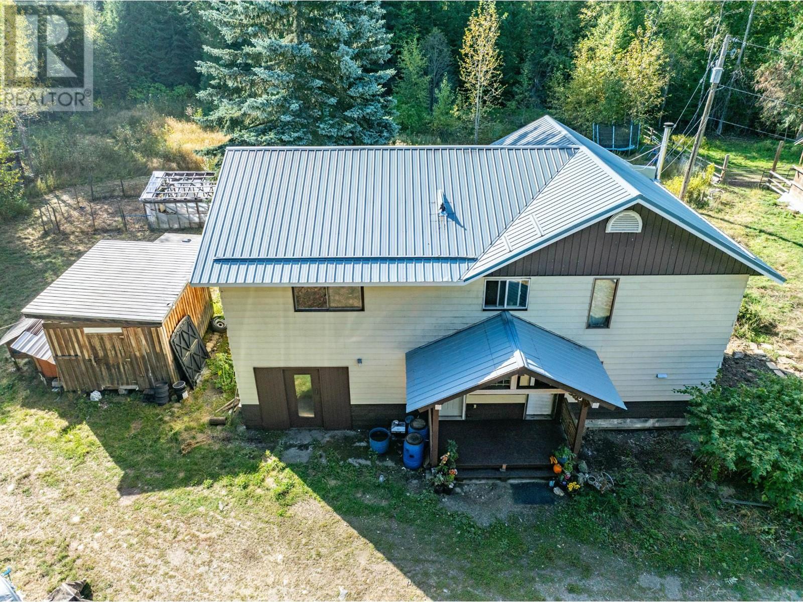 9905 6 Highway, Salmo, British Columbia  V0G 1Z0 - Photo 6 - 2479740