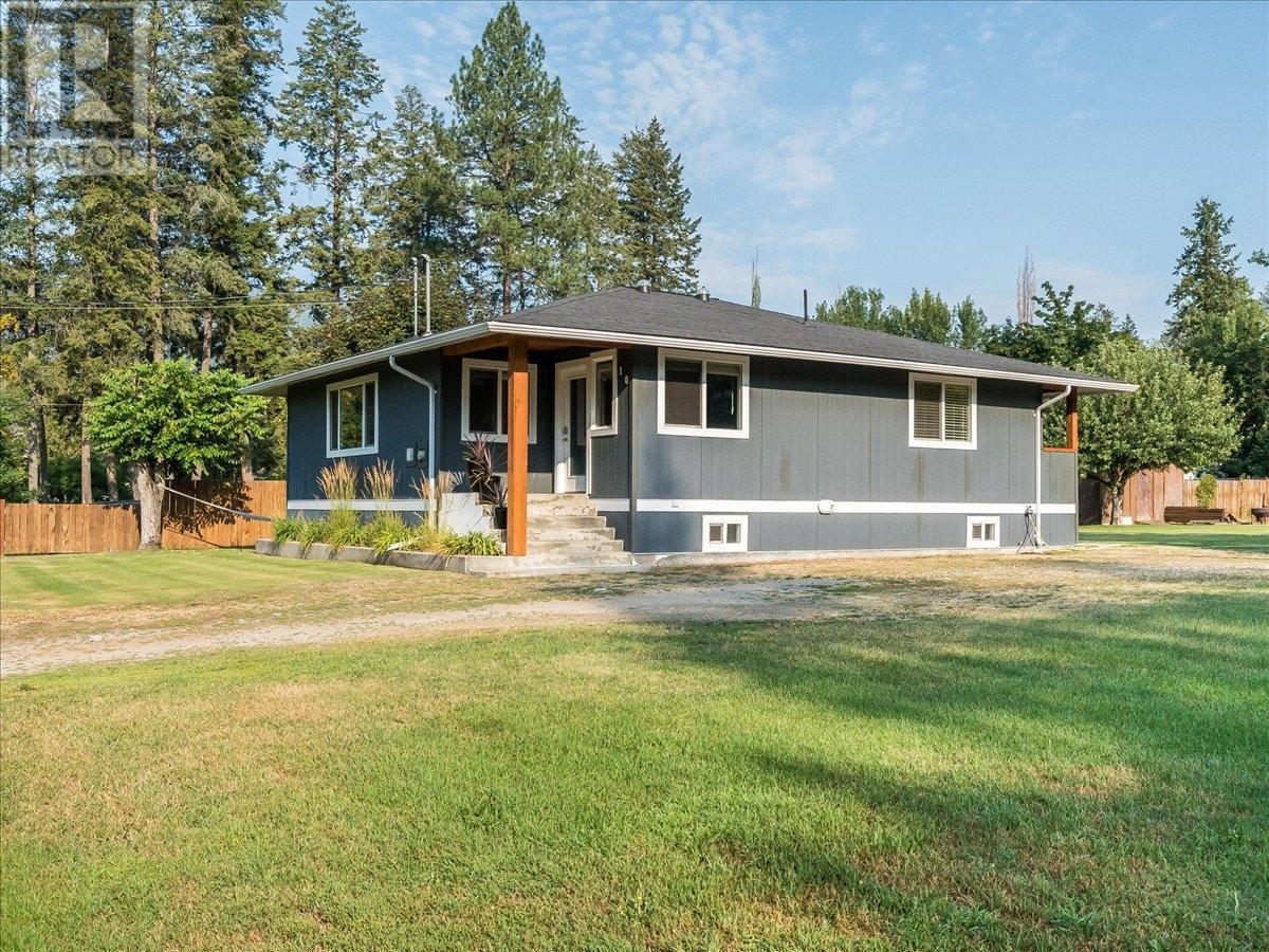 10 Skands Road, Christina Lake, British Columbia  V0H 1E2 - Photo 1 - 2479828