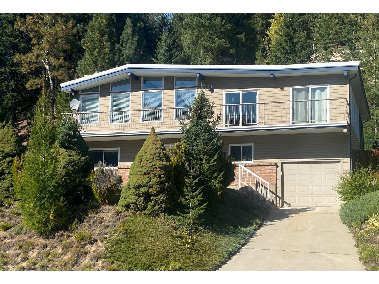 2849 Laburnum Drive, Trail, British Columbia  V1R 4N6 - Photo 1 - 2479836