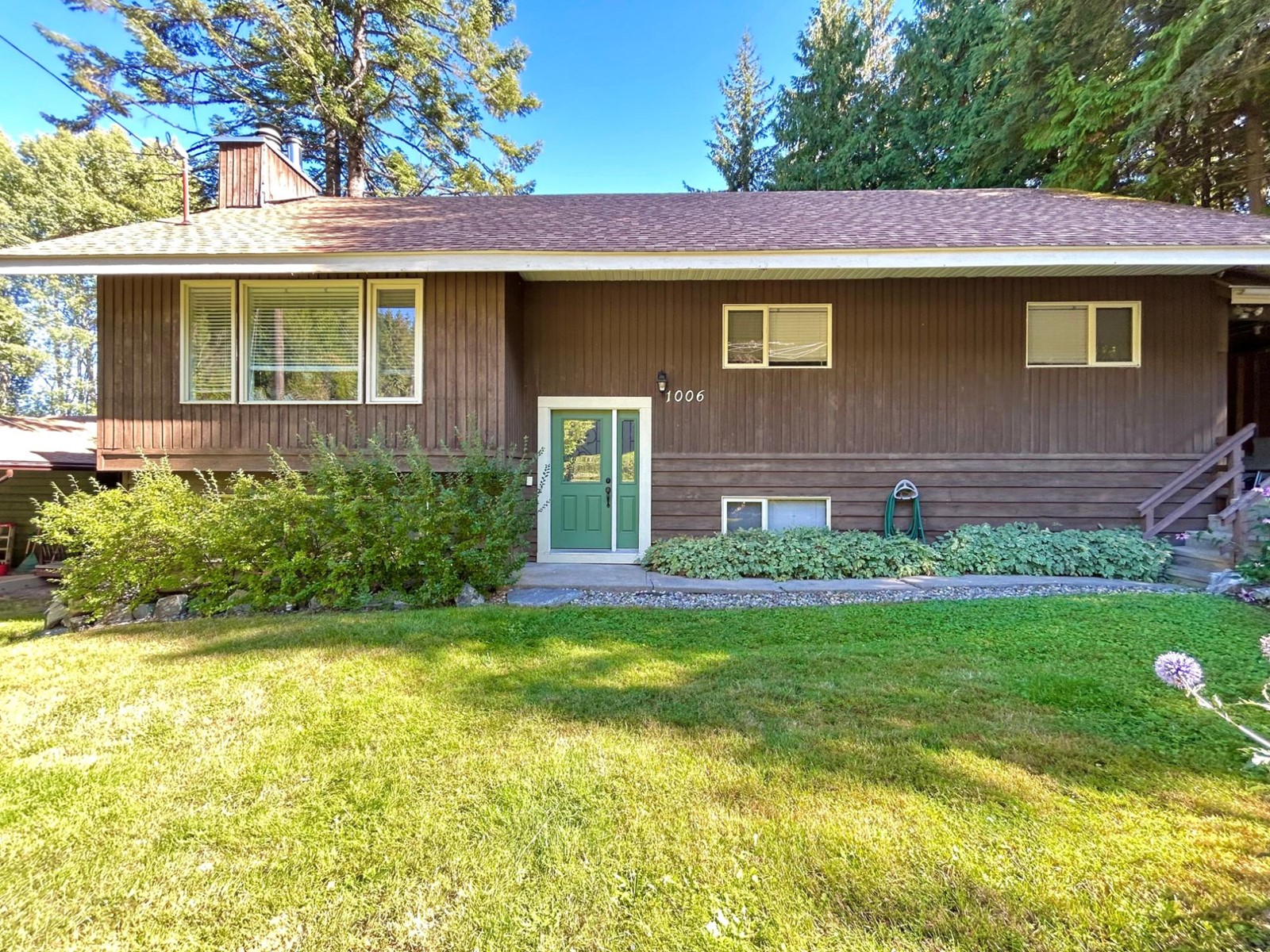 1006 Earl Street, Rossland, British Columbia  V0G 1Y0 - Photo 2 - 2479865